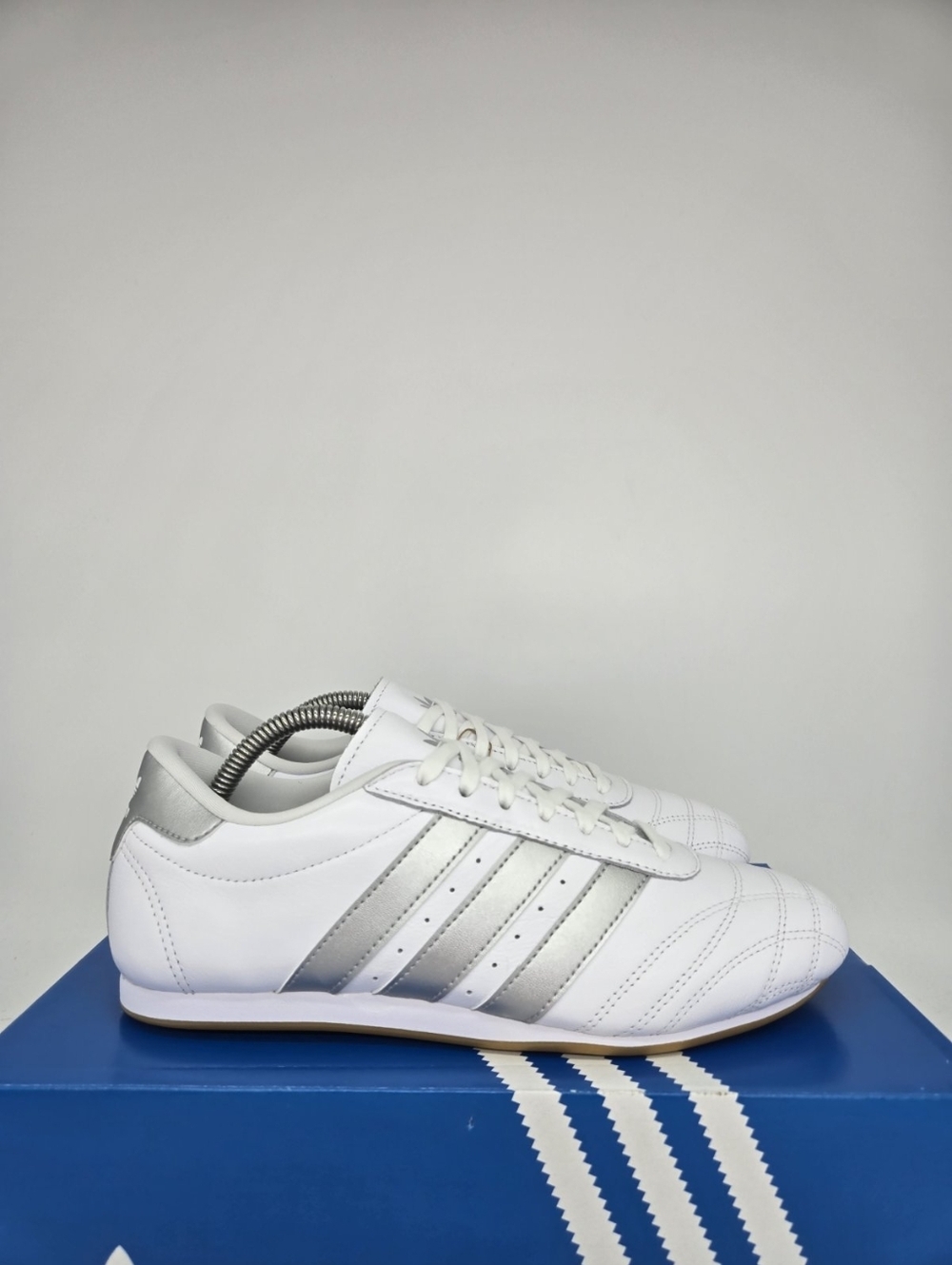 Adidas Women's Taekwondo JS1192 White Silver Metallic Gum Shoes Size 8.5 New